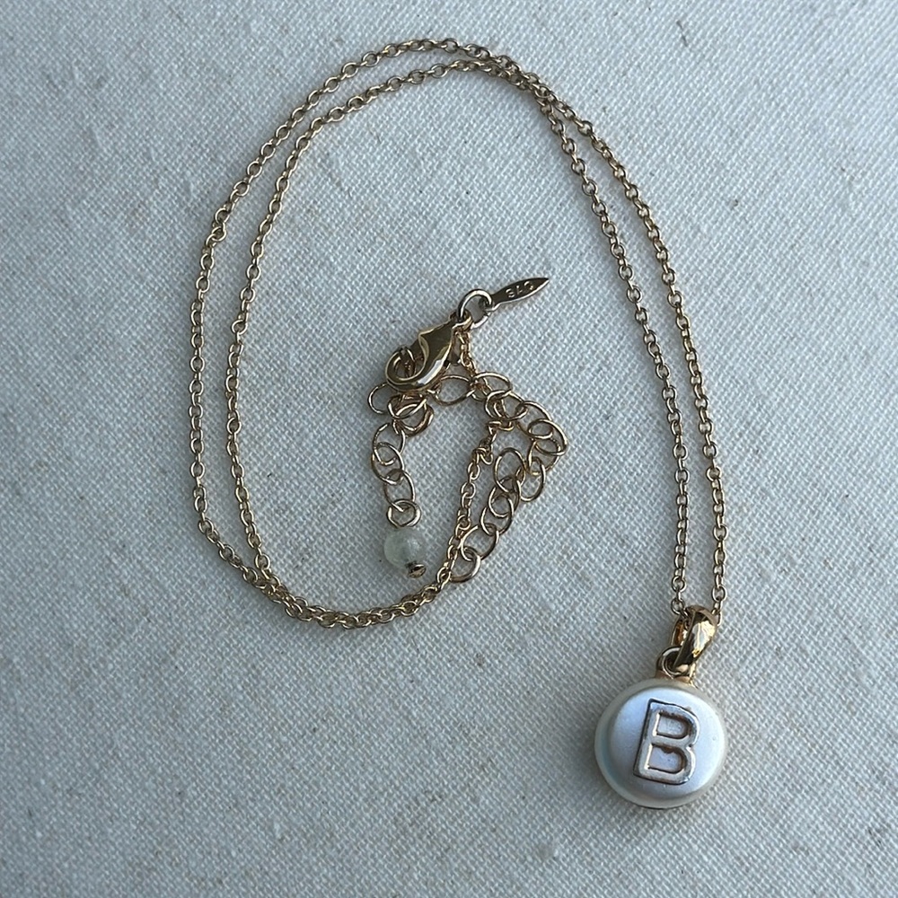 SAQ Avon initial B pendant necklace